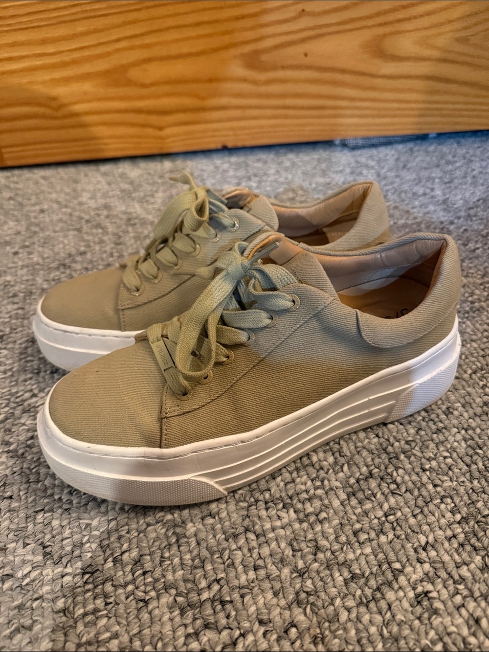 J/Slide Women's Amanda Canvas Sneakers In Olive Size 9 Like New